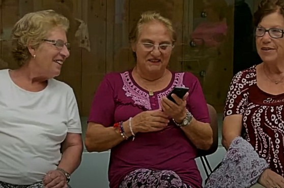 Tres de las mujeres que forman las 'Dones sàvies de Sant Cosme'